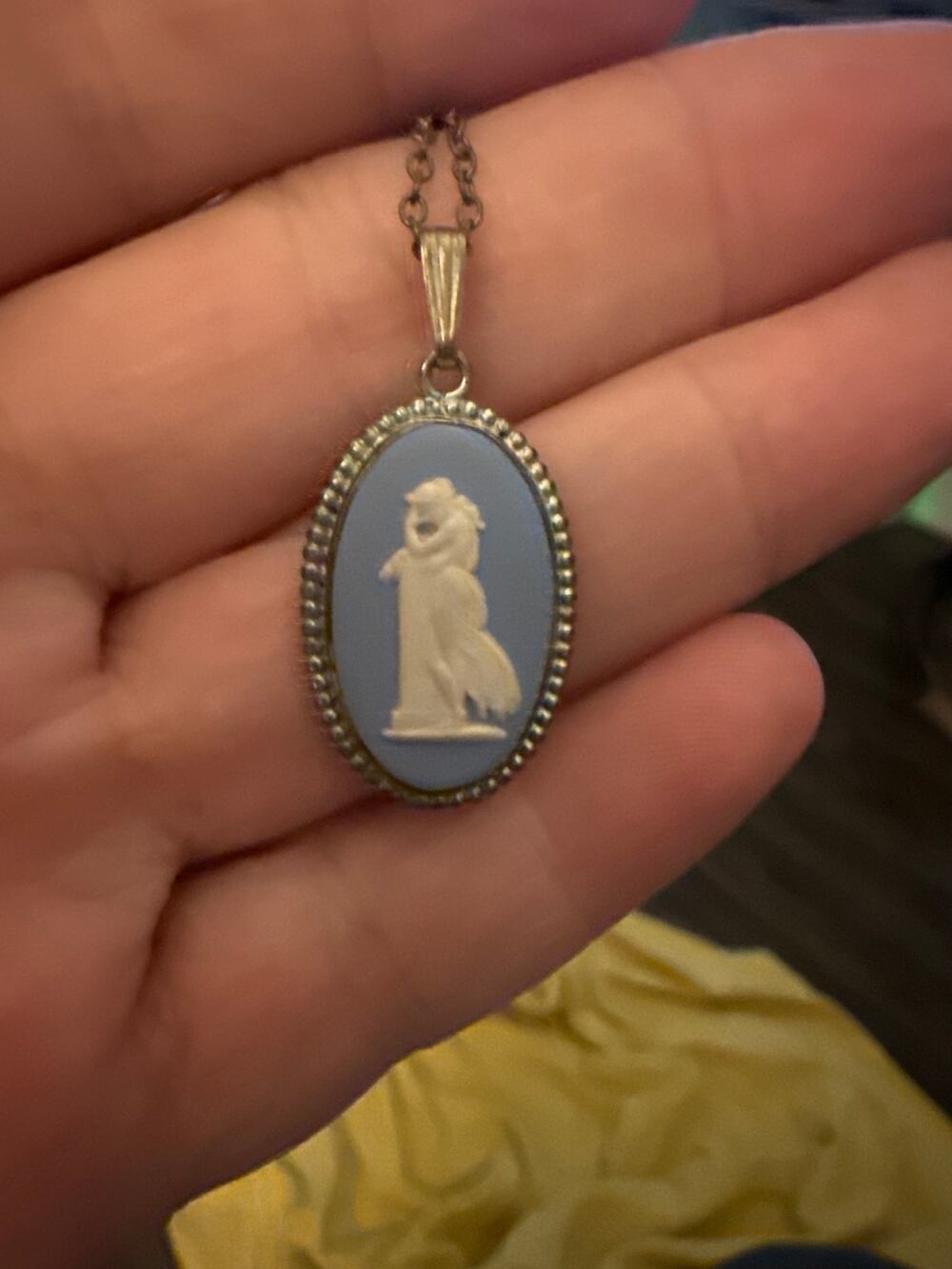 WEDGWOOD STERLING SILVER BLUE JASPERWARE CAMEO PENDANT w/ chain